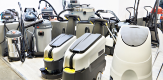 La sostenibilità nelle pulizie: batterie e caricabatterie per un futuro ecologico