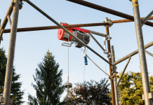 Come i paranchi elettrici intelligenti cambiano la movimentazione dei materiali